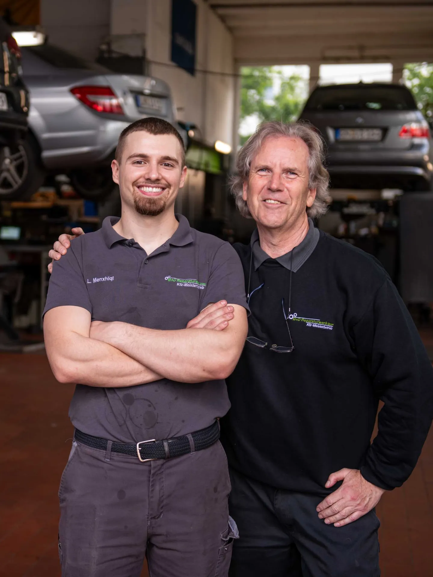 Zwei Mitarbeiter des M+D Reparaturwerks in der Werkstatt